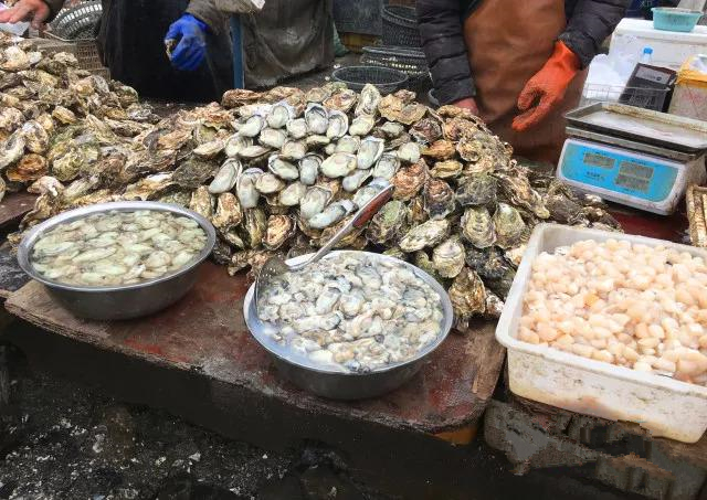 烟台人吃海鲜最好的时节到了！个个肥美，鲜，价低！